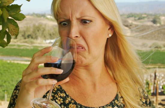 Как отличить плохое вино
