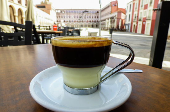 Испанский кофе-бонбон (Cafe-bonbon)